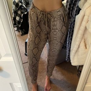 NWOT New York & Company Joggers